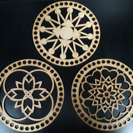 Mandala  con huecos alrededor 20 cm 3mm
